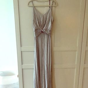 Crop in the front long in the back super cute top!